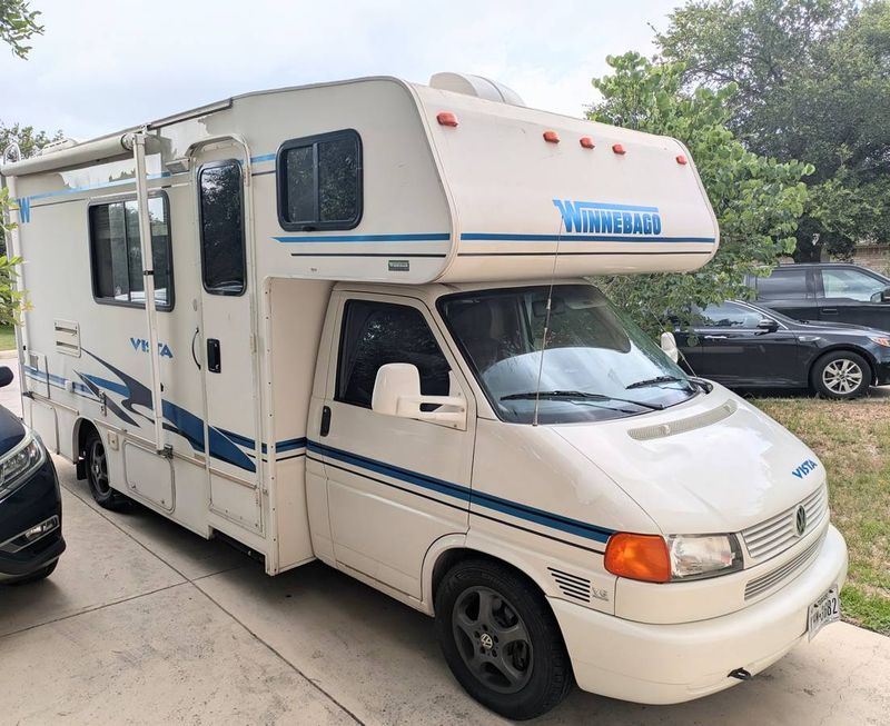 Picture 3/24 of a 2003 Winnebago Vista for sale in San Antonio, Texas