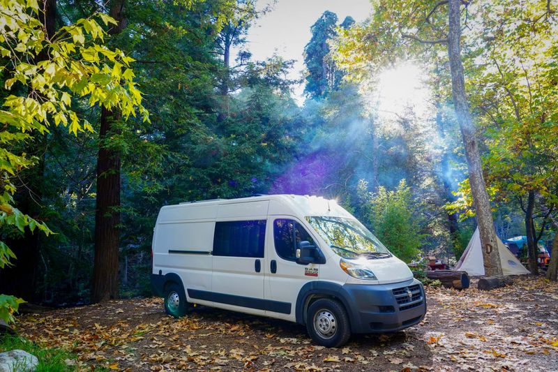 Picture 5/20 of a NEW Factory Engine! Shower, Stove & Oven, Dinette Bed, 400A for sale in Berkeley, California