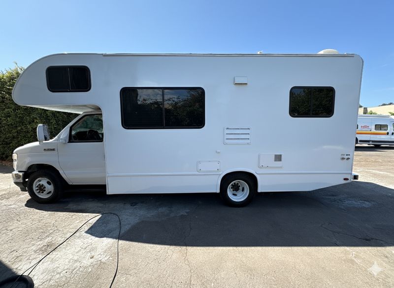 Picture 5/12 of a Ford E-350 Motorhome • L3H2 • Diesel • Fully Equipped for sale in Compton, California