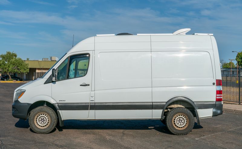 Picture 4/31 of a Mercedes Sprinter 2500 144' Campervan for sale in Phoenix, Arizona