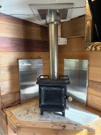 Picture 9/26 of a 1983 21' Toyota Sunrader 4X4 5.3l v8 for sale in North Bend, Washington