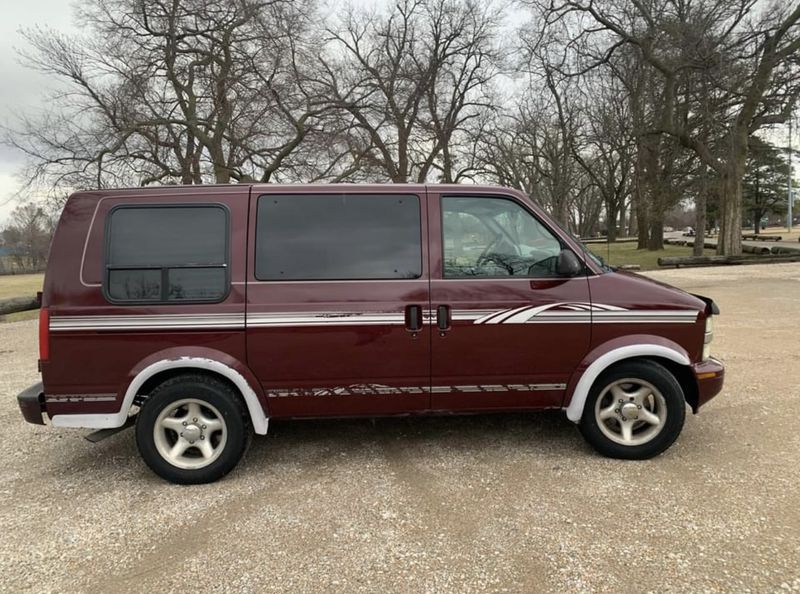 Picture 1/4 of a 2003 Chevy Astro  for sale in Murphysboro, Illinois