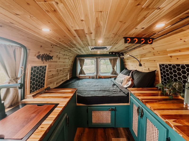 Picture 4/13 of a 2006 ford fishing van for sale in Saylorsburg, Pennsylvania
