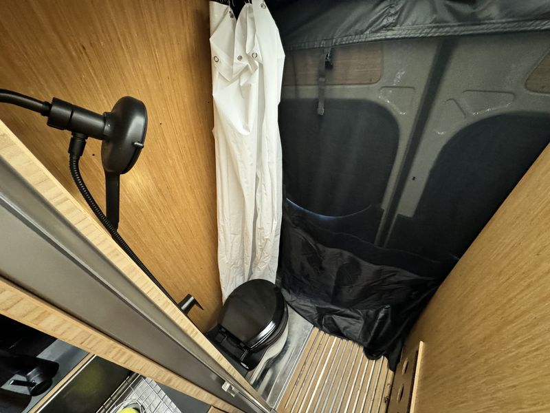 Picture 3/15 of a High-End 4x4 2021 Mercedes Sprinter for sale in Aspen, Colorado