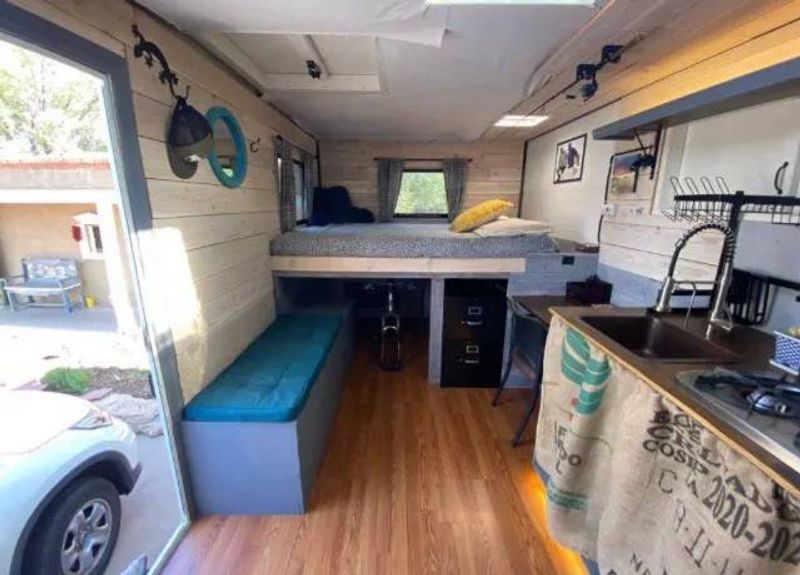 Picture 6/17 of a Off-Grid Camper / Camper Van - 2000 Ford E350 Box Truck for sale in Seattle, Washington