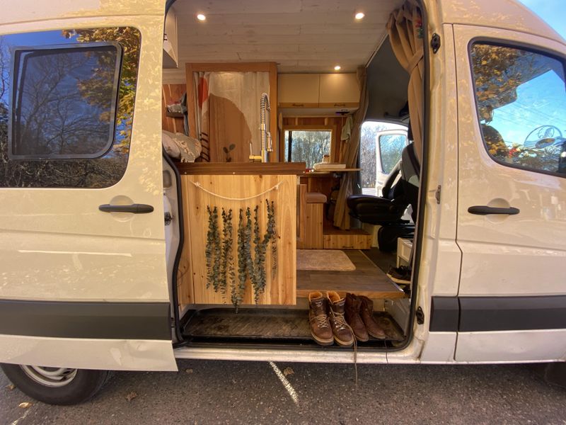 Picture 2/21 of a 2012 Mercedes Benz 144" WB | Four Seasons | Indoor Shower  for sale in Seattle, Washington