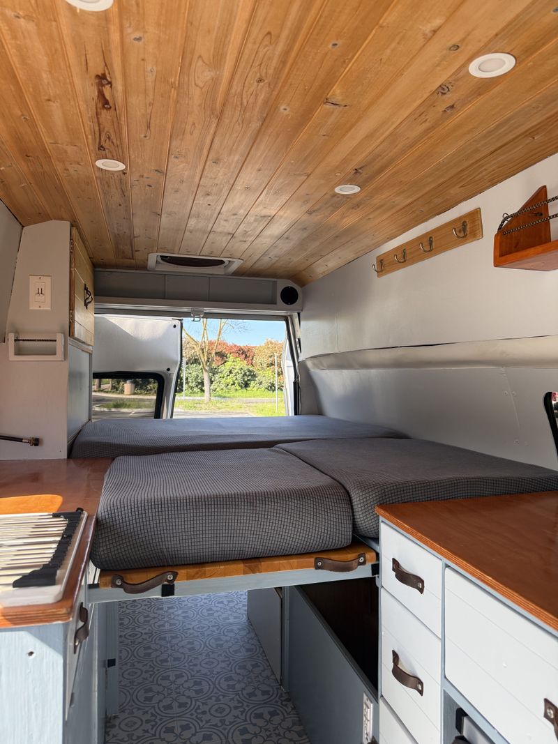 Picture 3/23 of a 2006 Ford E-150 campervan for sale in Los Angeles, California