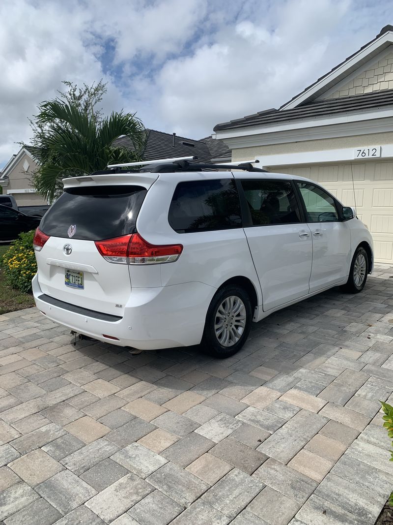 Picture 4/14 of a 2014 Toyota Sienna XLE 77,888 miles for sale in Sarasota, Florida