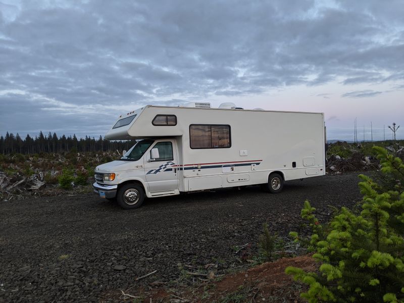 Picture 4/23 of a 2000 Four Winds Fun Mover - E450 Class C RV Toy Hauler for sale in Grants Pass, Oregon