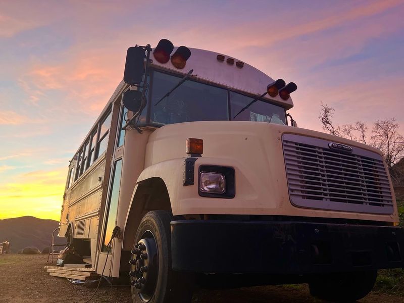 Picture 1/28 of a 2001 THOMAS FREIGHTLINER SKOOLIE BUS for sale in Half Moon Bay, California