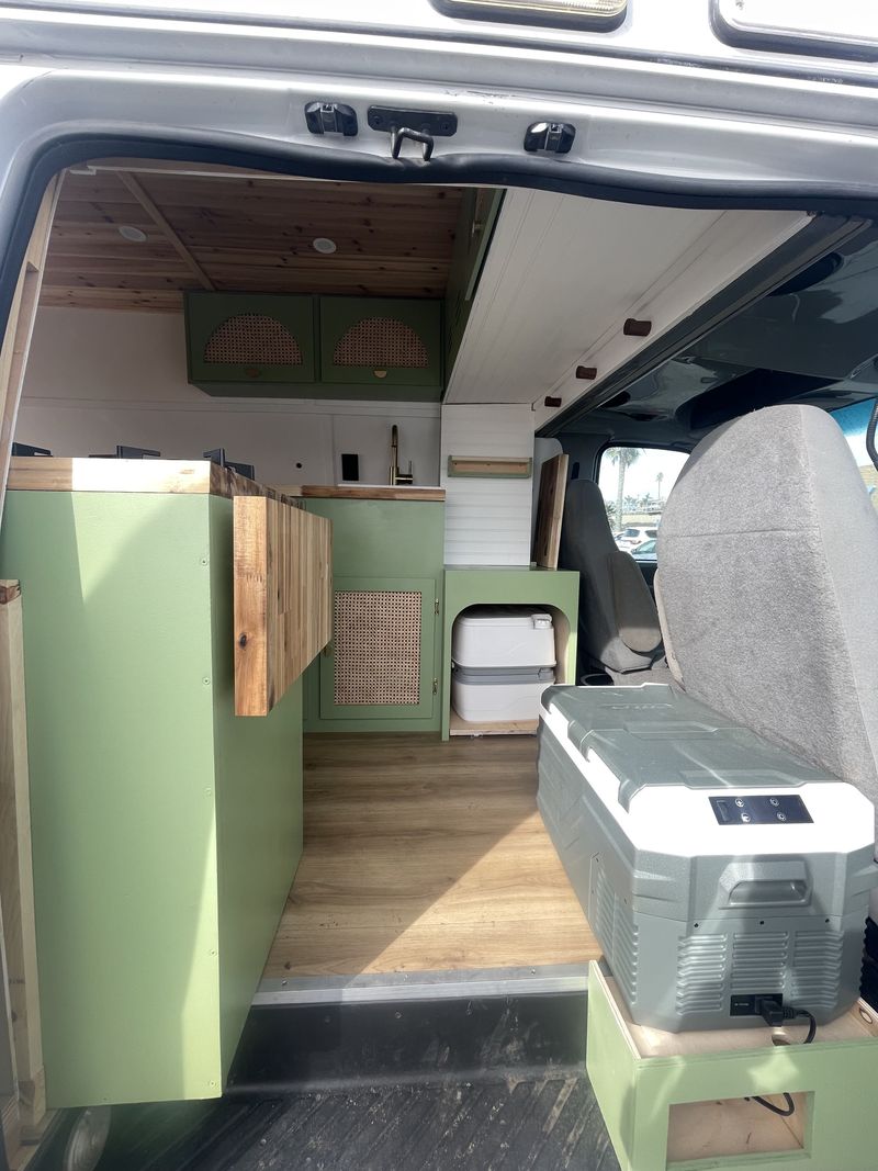 Picture 4/10 of a 4x4 Ford E350 EX-Ambulance for sale in San Diego, California