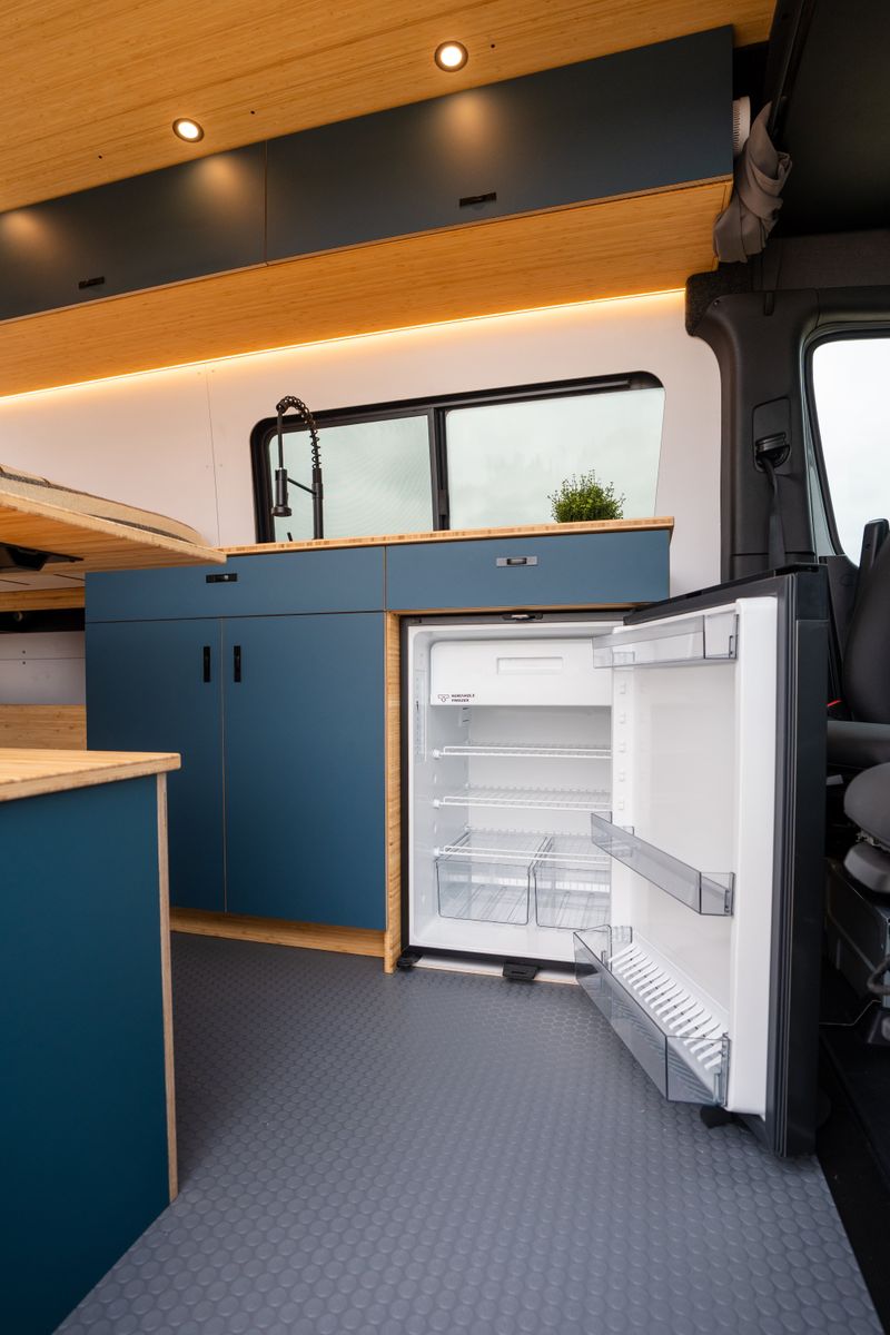 Picture 5/17 of a 2025 Geotrek Bear Peak Sprinter 144 AWD for sale in Boulder, Colorado