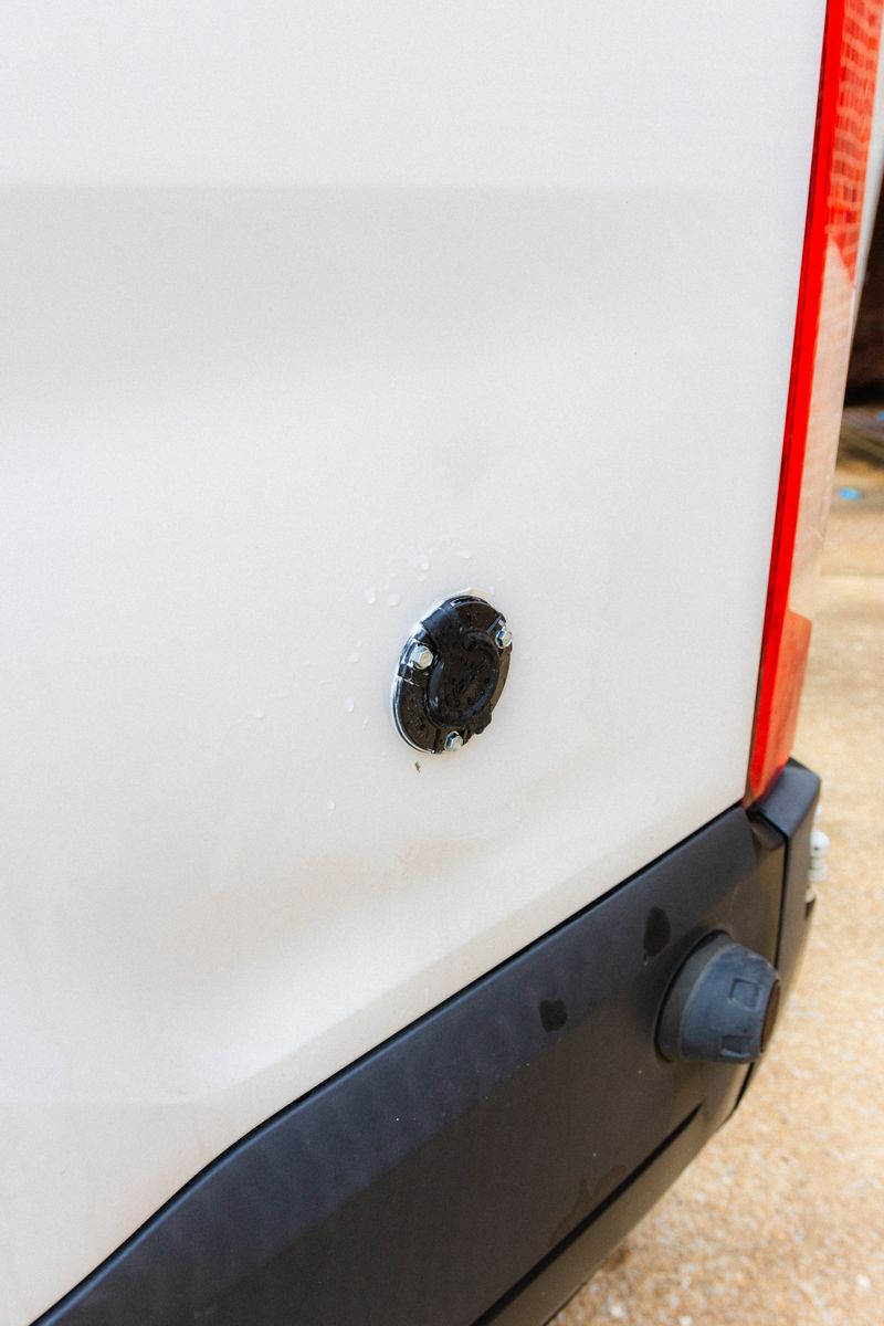 Picture 3/16 of a 2017 Ford Transit 150 - 148 WB Medium Roof for sale in Chattanooga, Tennessee