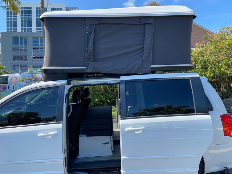 Picture 3/19 of a 2013 Dodge Grand Caravan Camper for sale in Hallandale, Florida