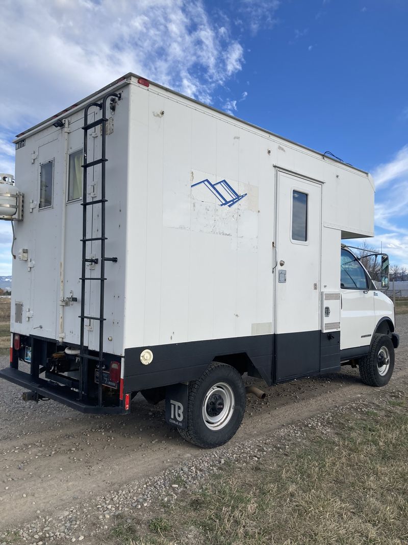 Picture 3/33 of a 2001 GMC Savana Box Truck 4X4  for sale in Bozeman, Montana