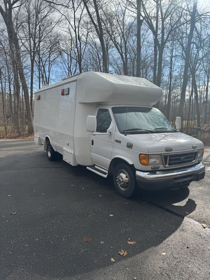 Picture 2/11 of a 2005 E450 with emergency response unit on rear for sale in Milford, Ohio