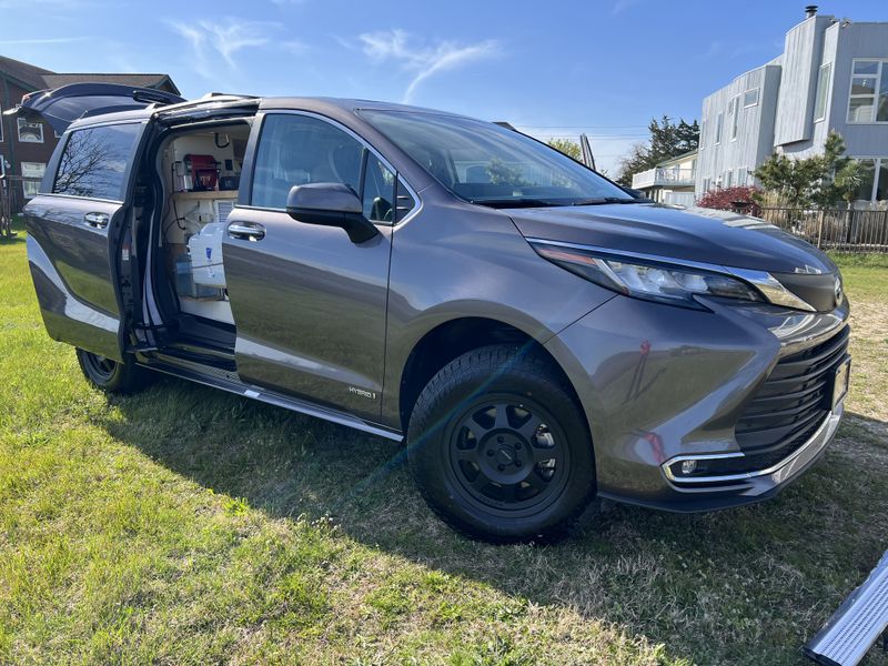 Picture 1/13 of a 2021 Toyota Sienna for sale in Somers Point, New Jersey