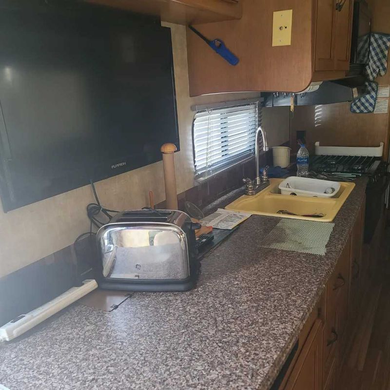 Picture 4/8 of a 2014 Coachmen Freeland 33 ft for sale in Royal Palm Beach, Florida