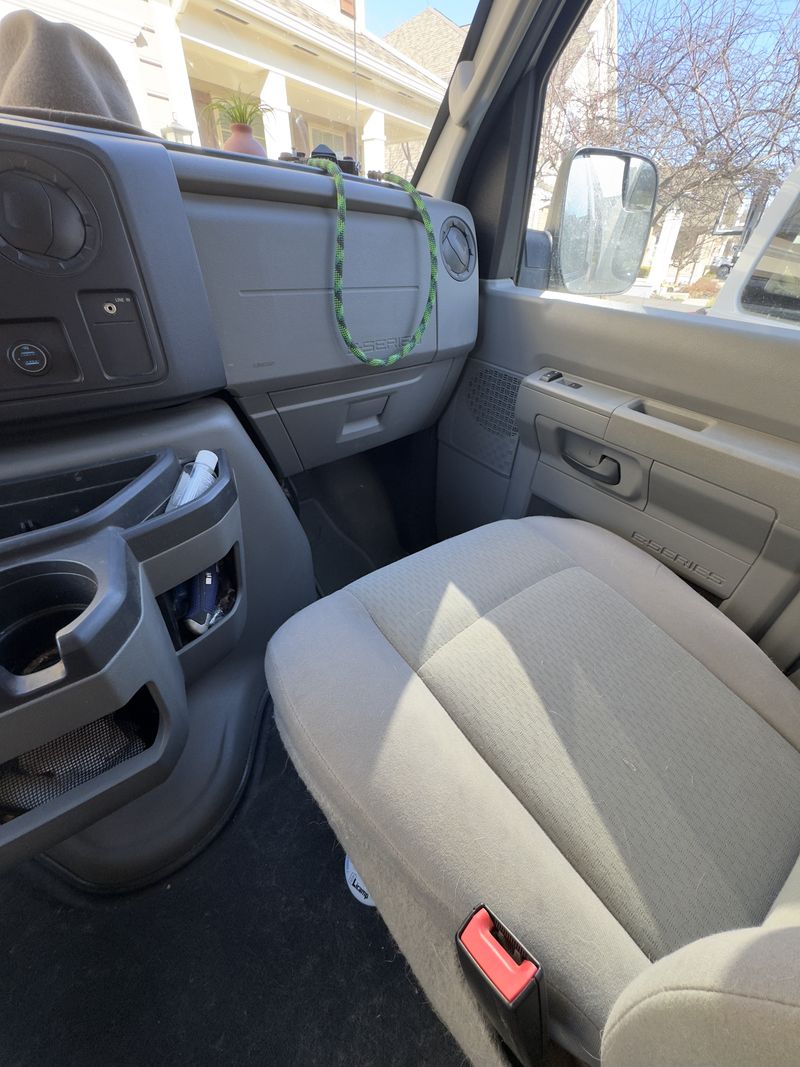 Picture 5/17 of a 2011 Ford E350 Camper for sale in Grove City, Ohio