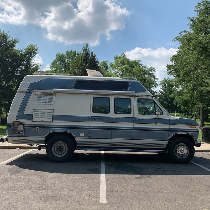 Picture 3/10 of a 1986 Ford E350 Chinook Camper Van  for sale in Columbus, Ohio