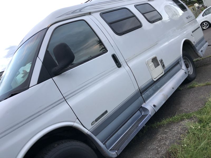 Picture 2/30 of a 1998 Chevy roadtrek 200 versatile rv camper van class B for sale in Oregon City, Oregon