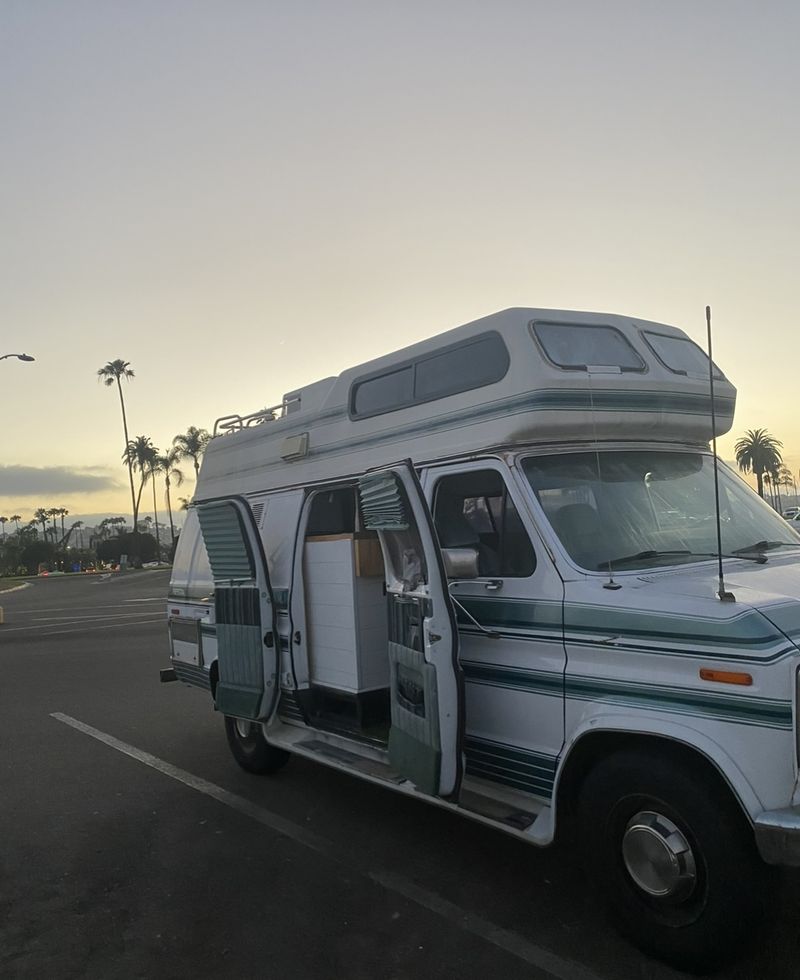 Picture 5/9 of a 1991 Ford E-250 Camper for sale in Los Angeles, California