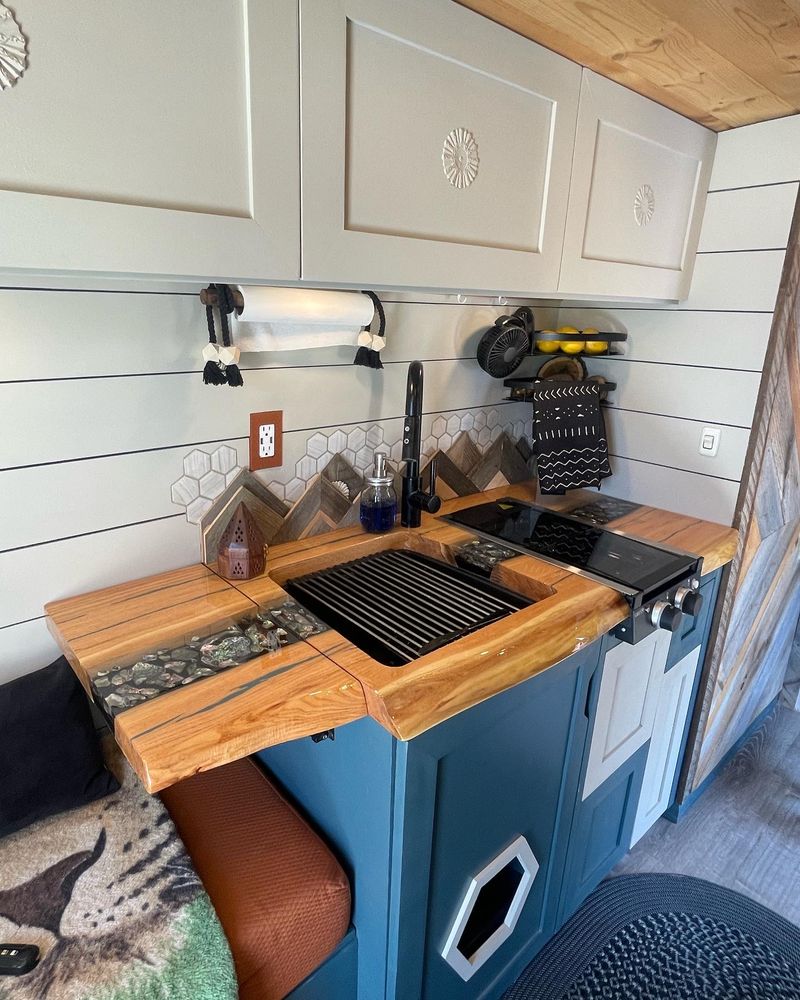 Picture 4/17 of a 2019 RAM Promaster 3500 built for 2 with Pets for sale in Boulder, Colorado
