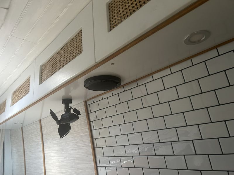 Picture 3/33 of a 2005 Dodge Sprinter Custom Campervan for sale in Ocoee, Florida