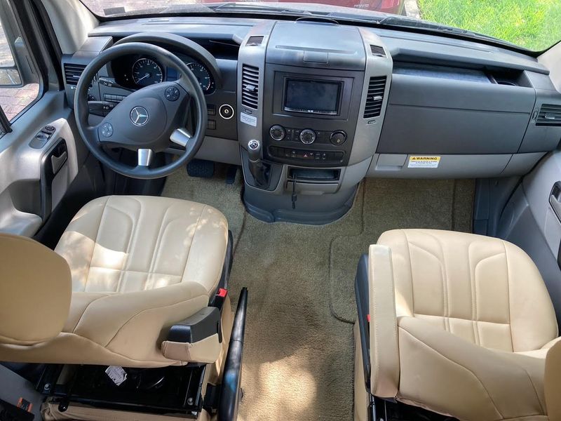 Picture 2/11 of a 2015 Coach House Arriva, Mercedes Sprinter, 6 wheel RWD for sale in Orlando, Florida