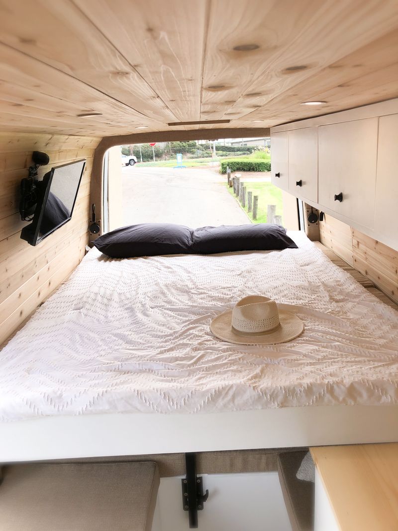 Picture 3/46 of a 2020 Mercedes Sprinter 4x4 Stealth Camper for sale in Huntington Beach, California