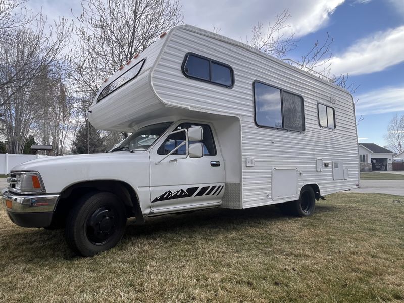 Picture 1/9 of a 1991 Toyota Dolphin for sale in Park City, Utah