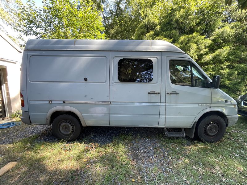 Picture 2/15 of a 2005 T1N Sprinter 2500 218k miles for sale in Harrisburg, Pennsylvania