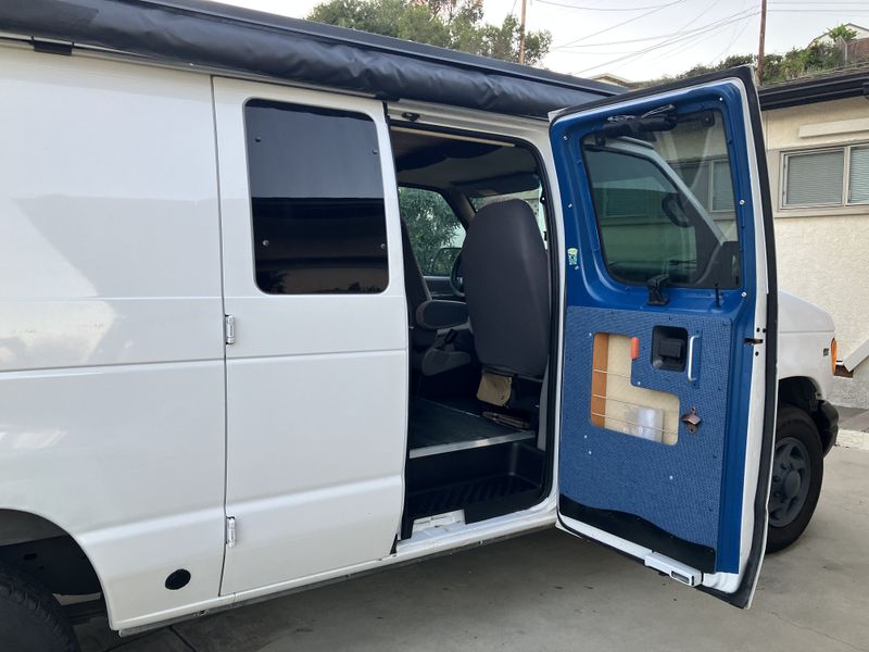 Picture 3/18 of a E350 SUPERCOZY (2001 Ford E350) for sale in Torrance, California