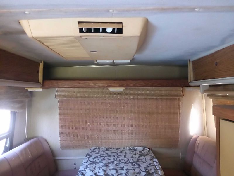 Picture 5/11 of a 1986 Winnebago LeSharo for sale in Gallipolis, Ohio