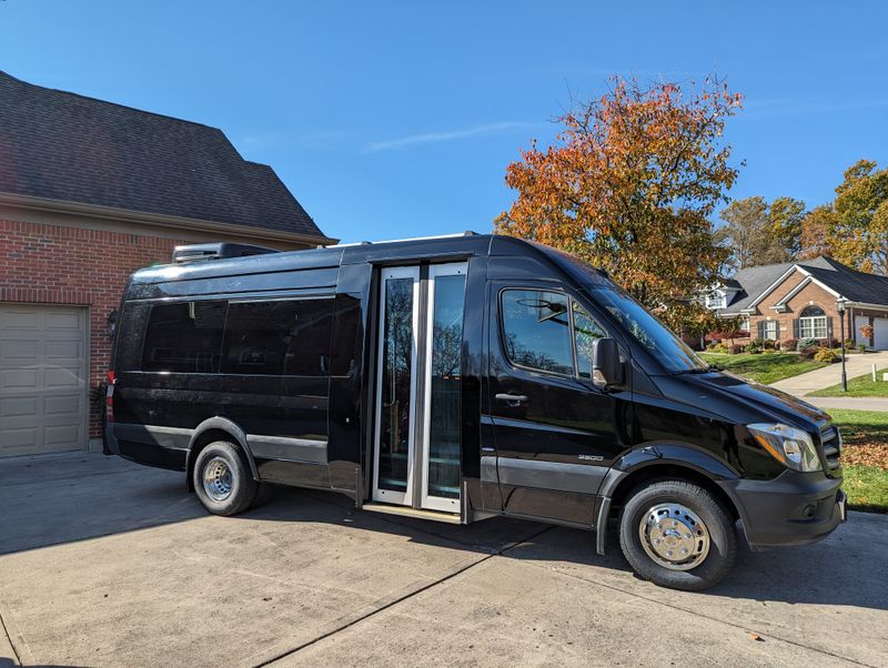 Picture 2/20 of a 2014 Mercedes-Benz Sprinter 3500 EXT 170" wheelbase for sale in Cincinnati, Ohio