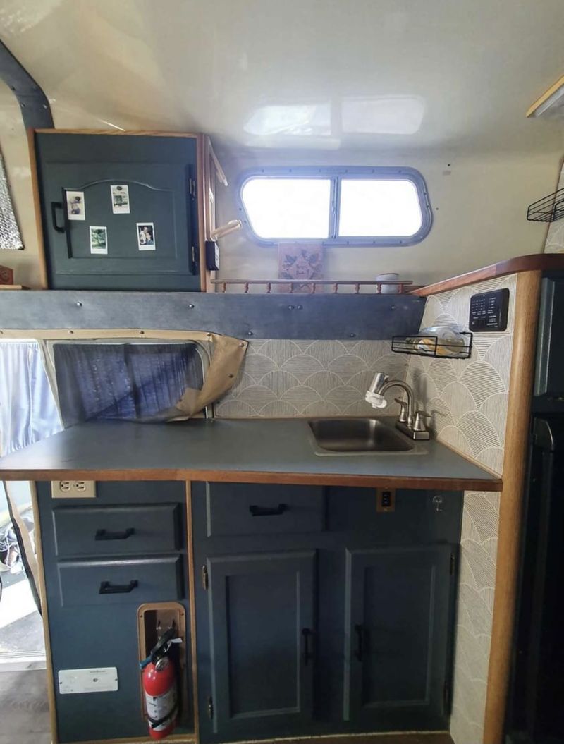 Picture 4/12 of a 1989 Ford Airstream E350 for sale in Oroville, Washington