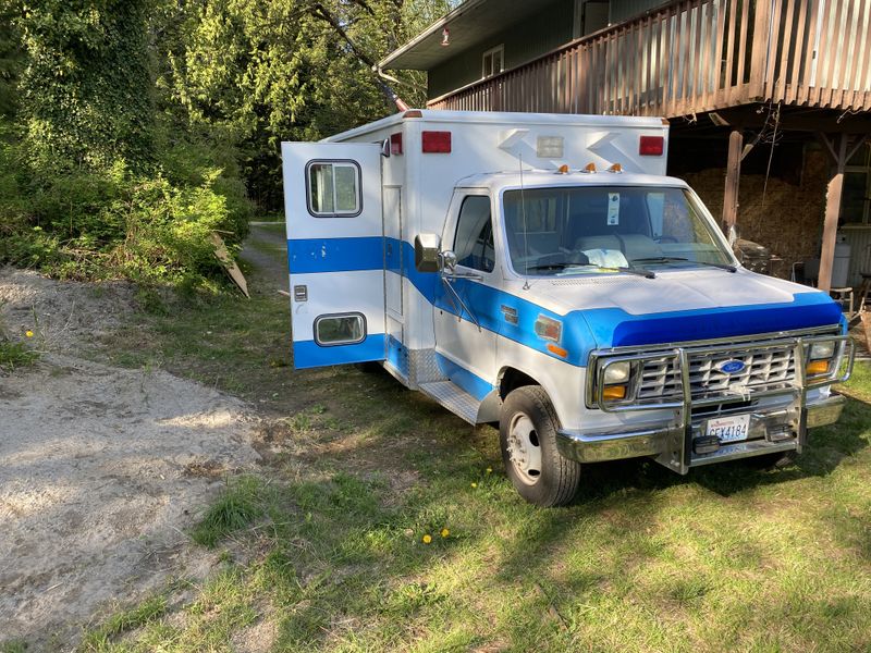 Picture 2/11 of a ford ambulance for sale in Concrete, Washington