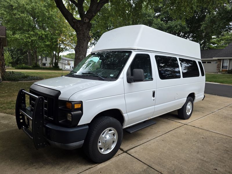 Picture 4/22 of a 2011 Ford E-350 SuperDuty 91,000 for sale in Lake Saint Louis, Missouri