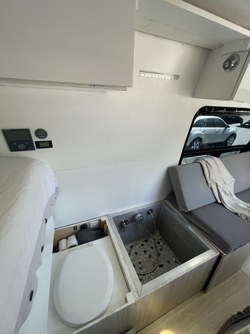 Picture 5/15 of a Modern + Spacious Sprinter Campervan (High-Roof 170) for sale in Fort Lauderdale, Florida
