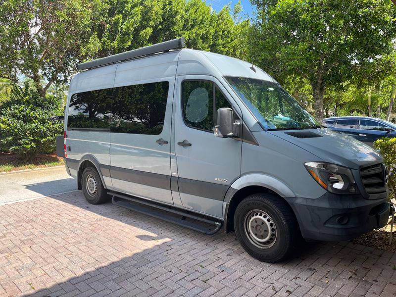 Picture 3/31 of a SPRINTER 2500 144 WB Passenger Van for sale in Pembroke Pines, Florida