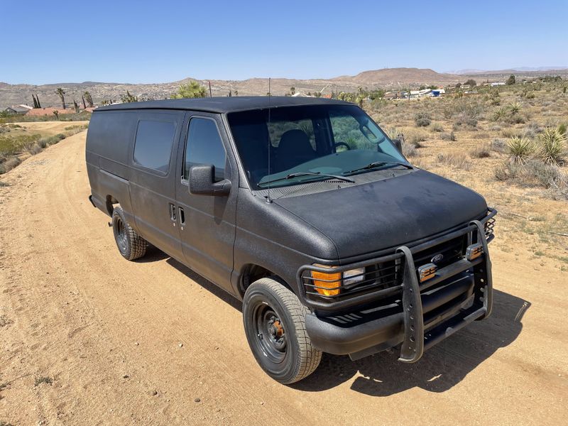 Picture 1/33 of a Ford E350 Econoline Sport Van for sale in Yucca Valley, California
