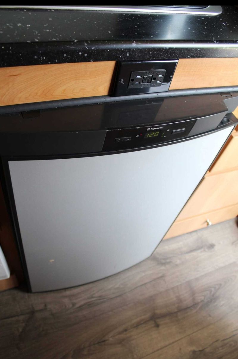 Picture 3/20 of a 🏕️🔥🚐Winnebago ERA full RV van. 67,000 miles 🏕️🔥🚐 for sale in San Jose, California