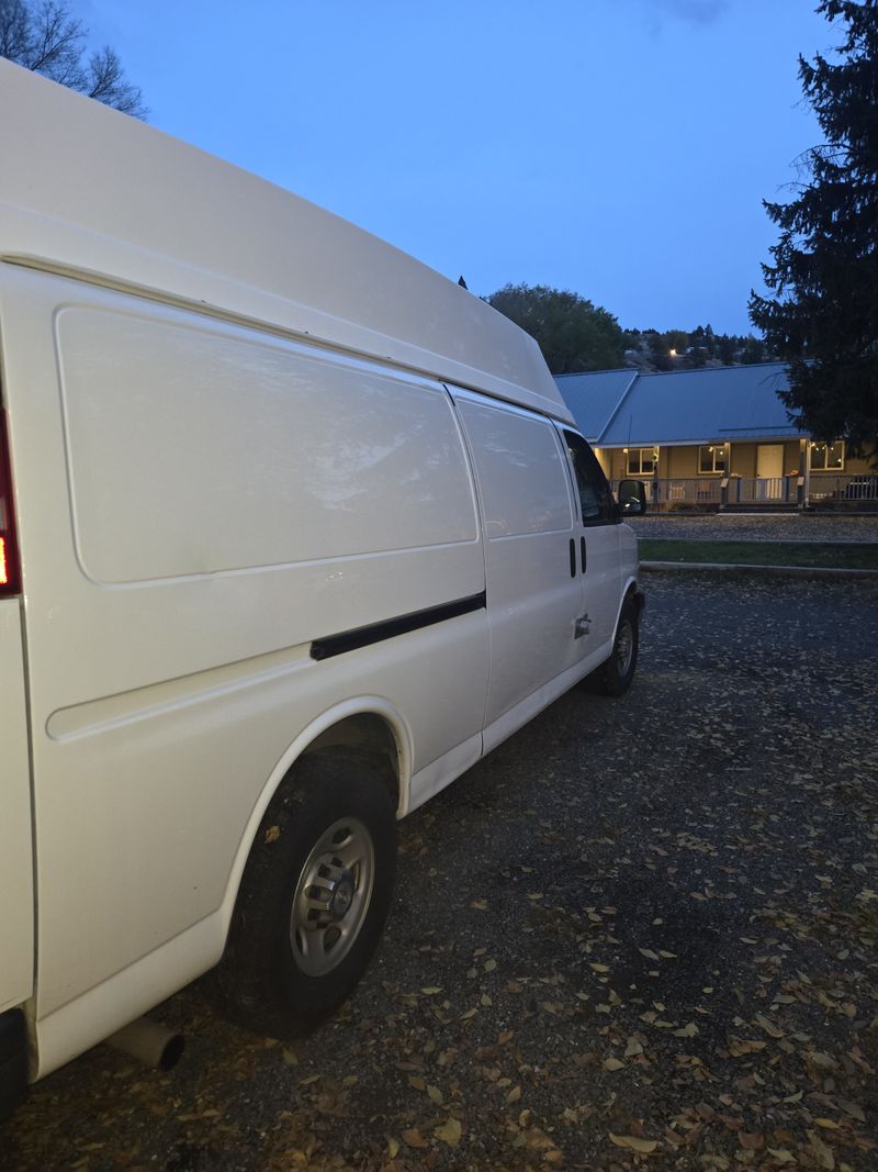 Picture 4/16 of a 2017 Chevy express 2500 for sale in Prineville, Oregon