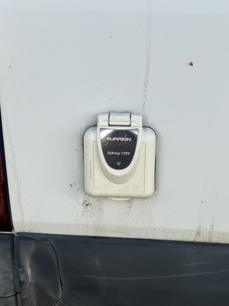 Picture 2/15 of a mercedes diesel 2500 high roof. complete! for sale in Romulus, Michigan