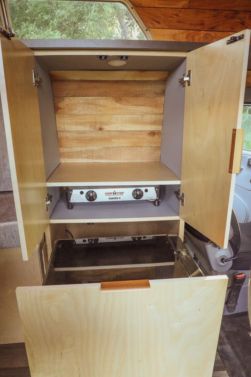 Picture 5/6 of a 2000 Dodge 2500 Custom High Roof Camper Van for sale in Minot, North Dakota