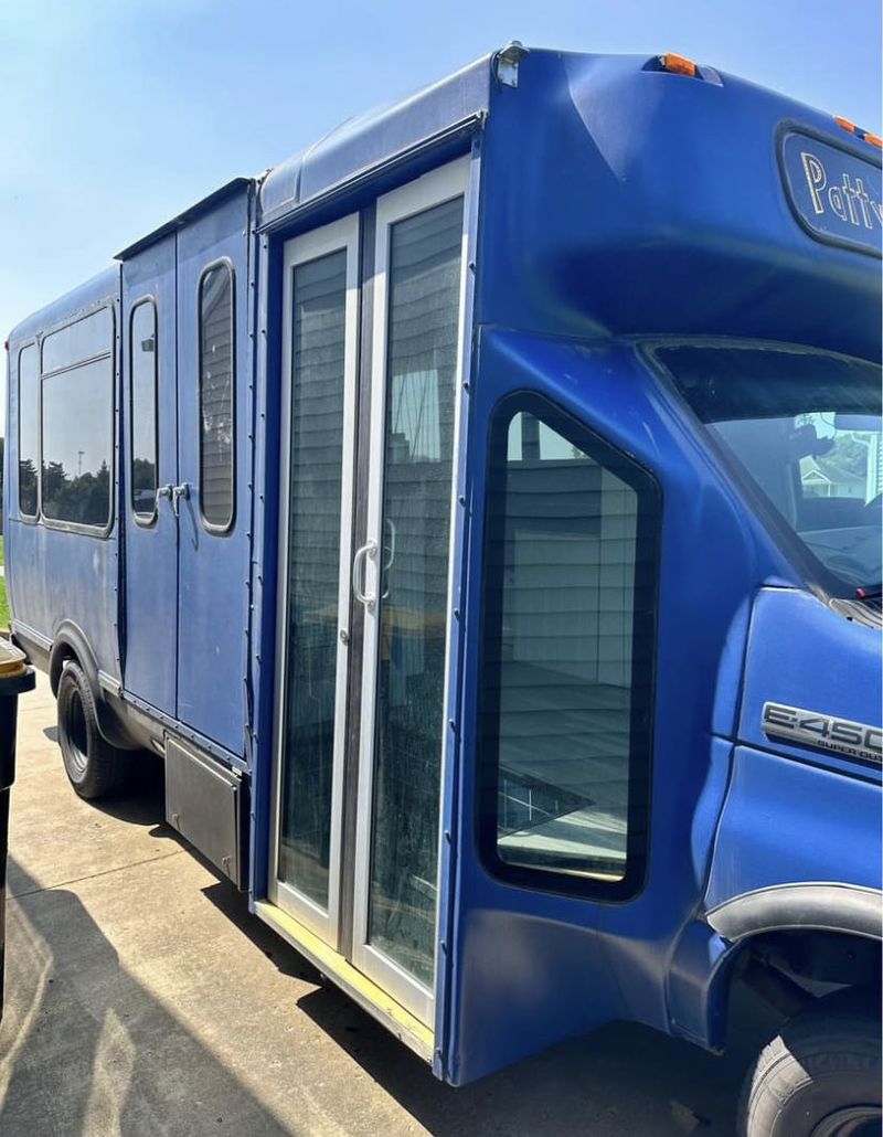 Picture 3/17 of a 2011 Eldorado Bus converted into camper Ford 6.8L V10 for sale in Syracuse, Indiana