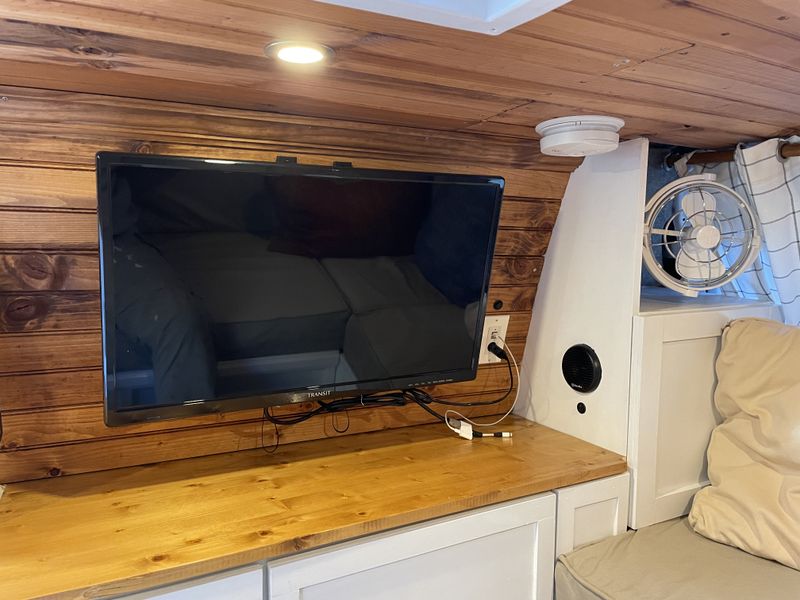 Picture 4/13 of a Great 2014 E150 Camper Van for sale in Kennesaw, Georgia