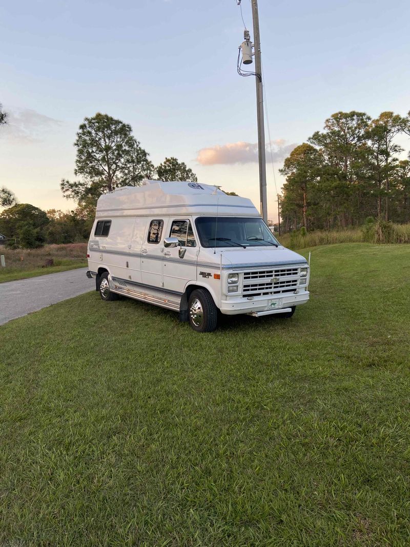 Picture 1/14 of a 1992 Chevy Coach House Class B Campervan for sale in Sebring, Florida