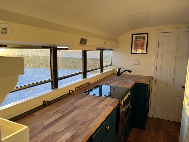 Picture 4/10 of a 2006 International Skoolie for sale in Denver, Colorado