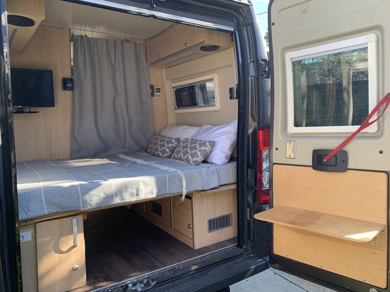 Picture 4/20 of a 2019 Hymer Aktiv Loft - Seats/Sleep 4 - 36,500 Miles for sale in Washington, District of Columbia